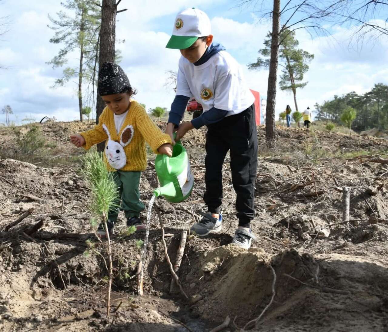 Kavaklıdere’de 11.11’de Anlamlı Buluşma: 11 Çift, “Ailem Bir Fidan” Diyerek Geleceğe Nefes Oldu 4